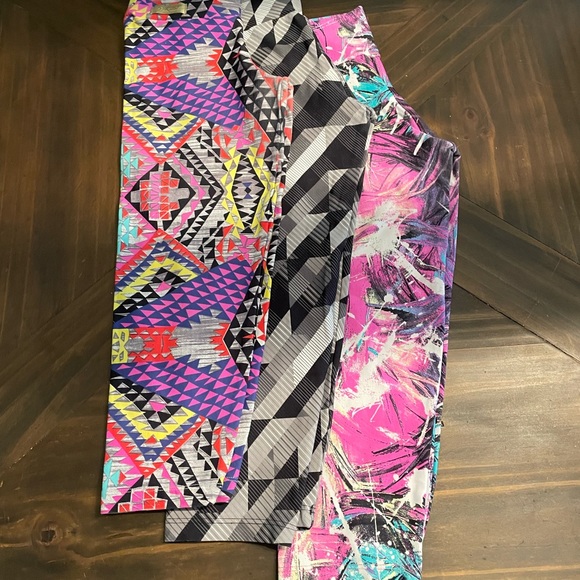 Kast, multicolor, Athleisure Capri leggings. Small. - Picture 3 of 3